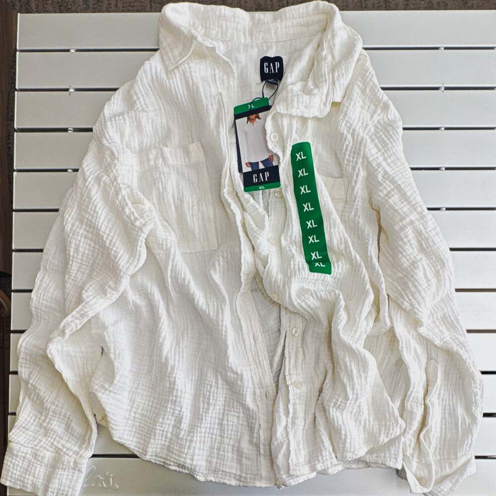 Gap Women’s XL Regular White Solid Cotton Woven Long Sleeve Button-Up Shirt